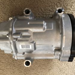   Toyota Hybrid Ac Compressor 134 Denso  ESB 27C 042(contact info removed)