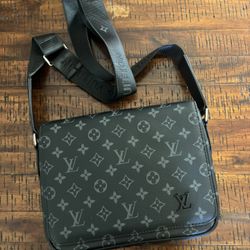 Louis Vuitton Messenger Bag 