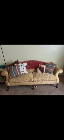 Traditional Camelback Sofa with Queen Anne Legs