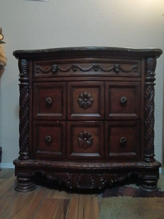 Ashley Bedroom Furniture Set