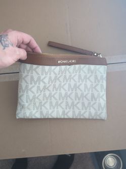 Michael kors clutch