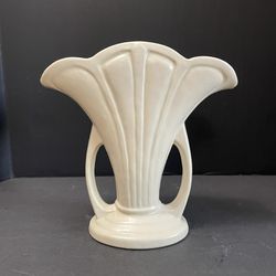 Vintage 1950’s Hull USA Pottery Cream Fan Vase