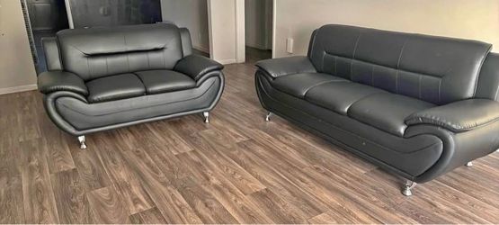 Beautiful Black Leather Sofa – Like New”