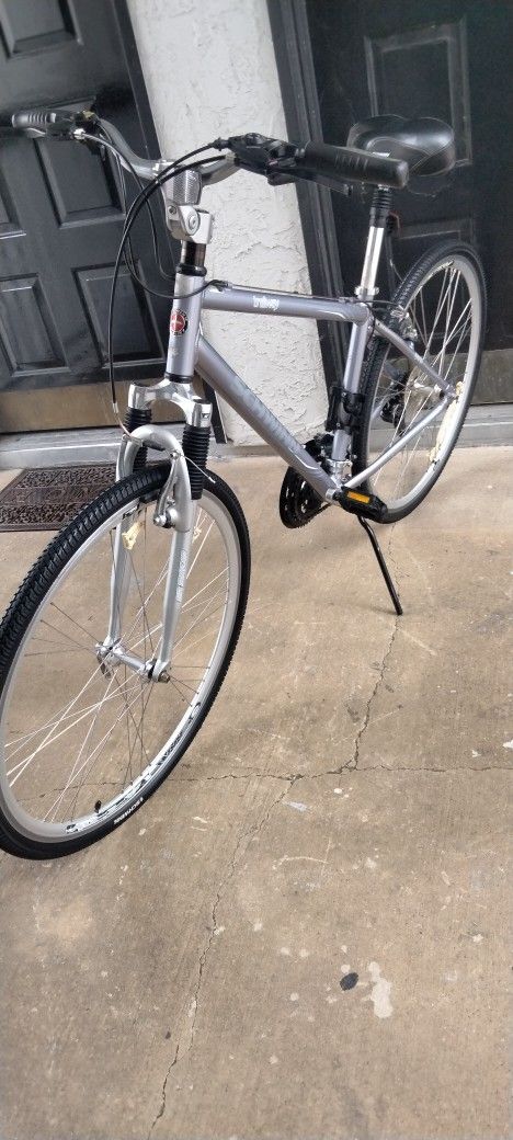 Schwinn Trailway Aluminum Hybrid Bike