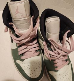 Nike  sneakers  shoes  size  9