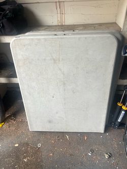 Folding Tables 8’