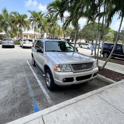 2004 Ford Explorer