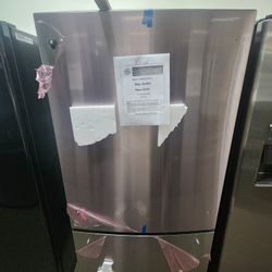 24.8 cu. ft Bottom Freezer Refrigerator in Fingerprint Resistant Stainless Steel Standard Depth ENERGY STAR