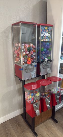 Gumball machine with toys