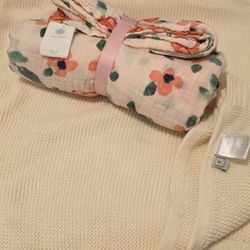 cream blanket and muslin baby blanket