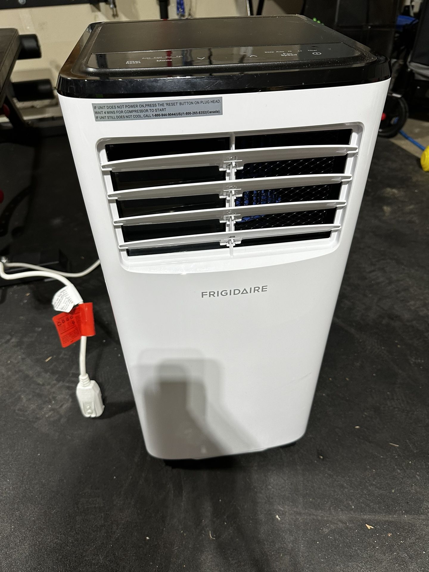 Portable Room Air Conditioner with Dehumidifier Mode 8,000 BTU (ASHRAE) / 5,500 BTU (DOE)