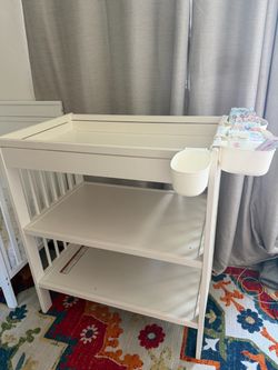 Baby diaper changing table