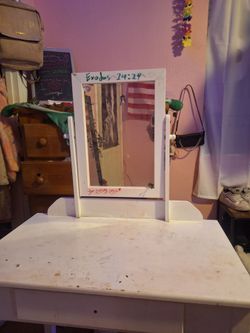 Vanity (no chair included, NEED GONE!)