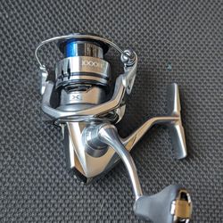 Shimano Stradic FL 1000-3000 Fishing Spinning Reel for Sale in Portland, OR  - OfferUp