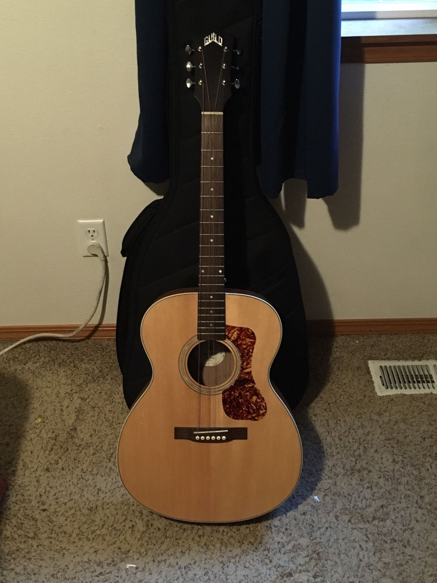 Guild OM-240E Acoustic Electric Guitar