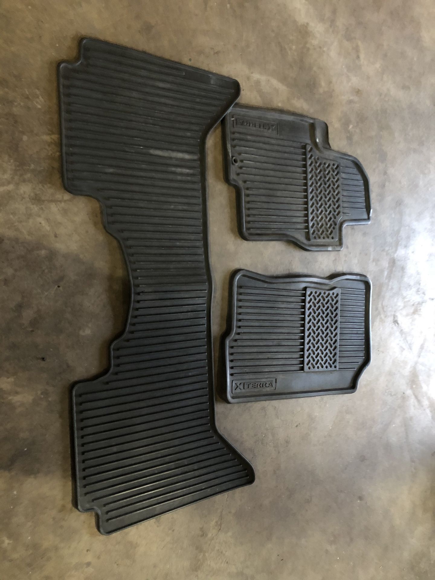 2007 Nissan Xterra OEM rubber floor mats