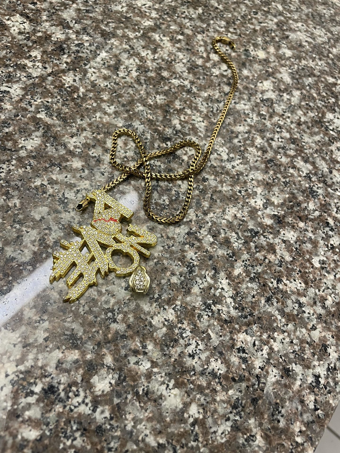 Gld Chain With pendant