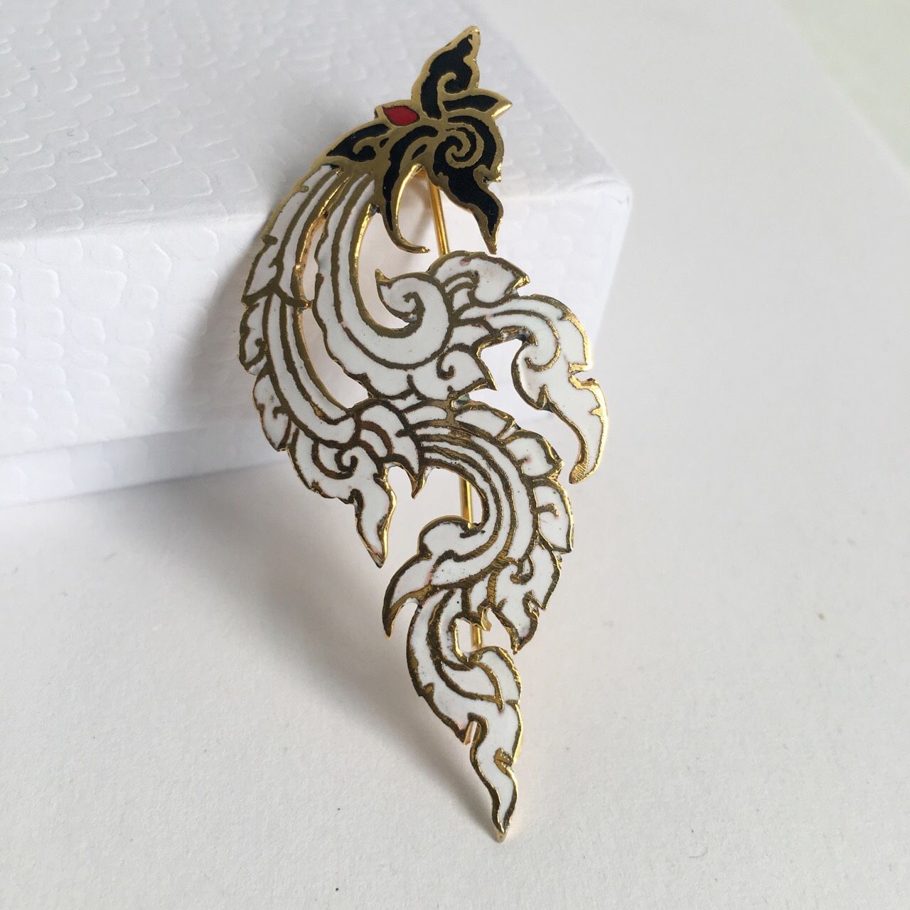 BROOCH