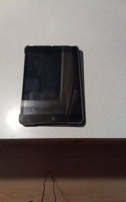 Apple iPad Mini 1st Generation Tablet with Case