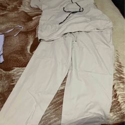 $20, Women’s Scrubs Uniform Set Size Large 