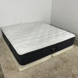 Like New King Size Beautyrest Silver Luxury Mattress