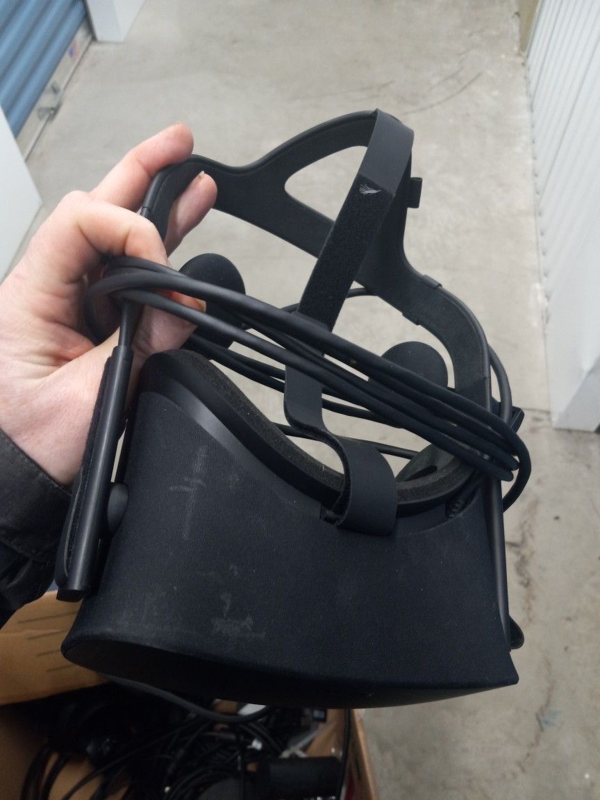 Oculus VR Headset And Handles
