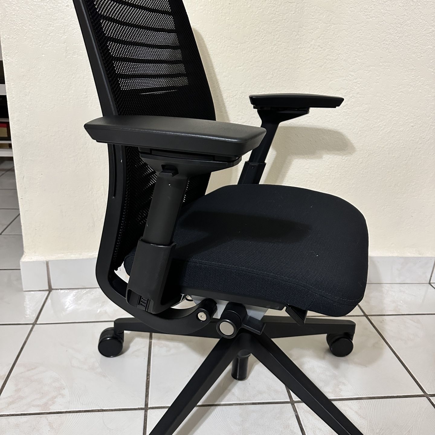 Steelcase Office Chair Think Chair V2 Model 4 Way Arms and Lumbar I Have 20 Chairs