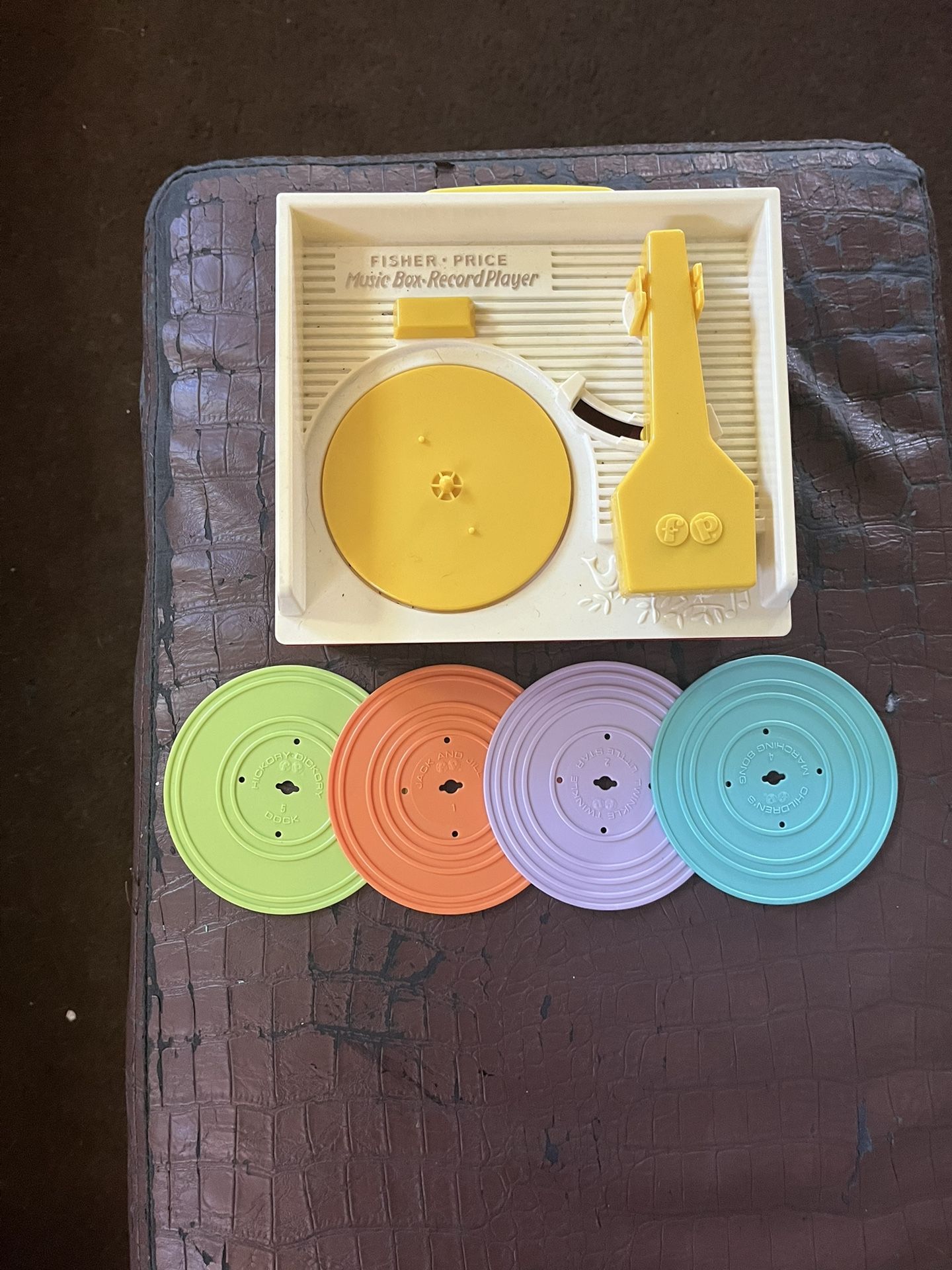 FISHER PRICE Music Box Record Player w/4 Records Mattel Tested Works 2014