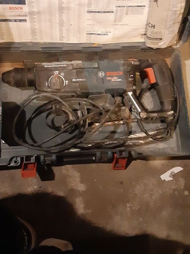 Bosch "Bulldog Extreme Max" Rotary Hammer Drill w/ Case & Handle Attachment