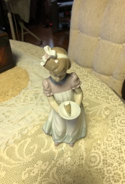 ILadro 5” tall girl with slice of cheese cake plate