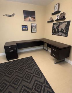 Free desk