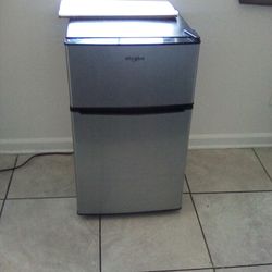 Mini Fridge 