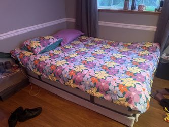 Full Size Bed With Bedset 