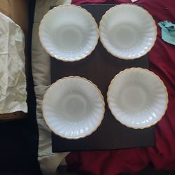 Set Of 4 Milk Glass Pattern Bowls With Gold Trim 