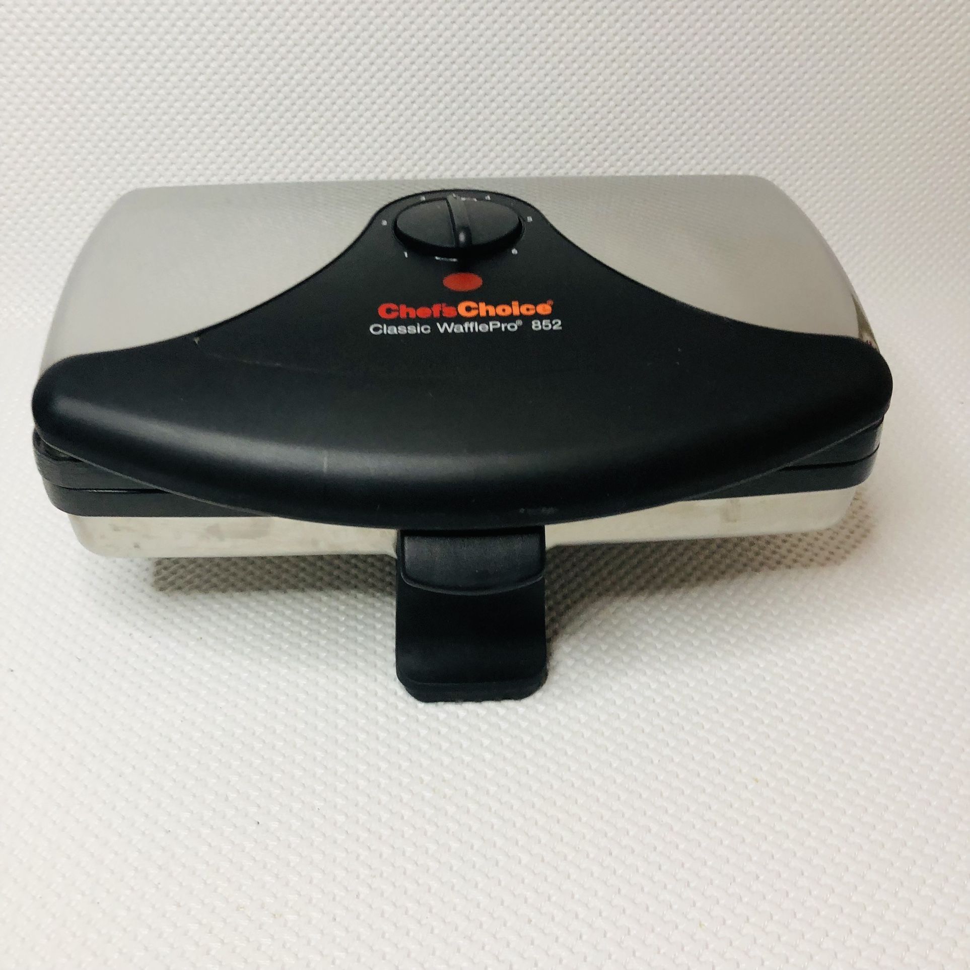 Chef's Choice Classic WafflePro 852 Breakfast Waffle Maker Nonstick Clean