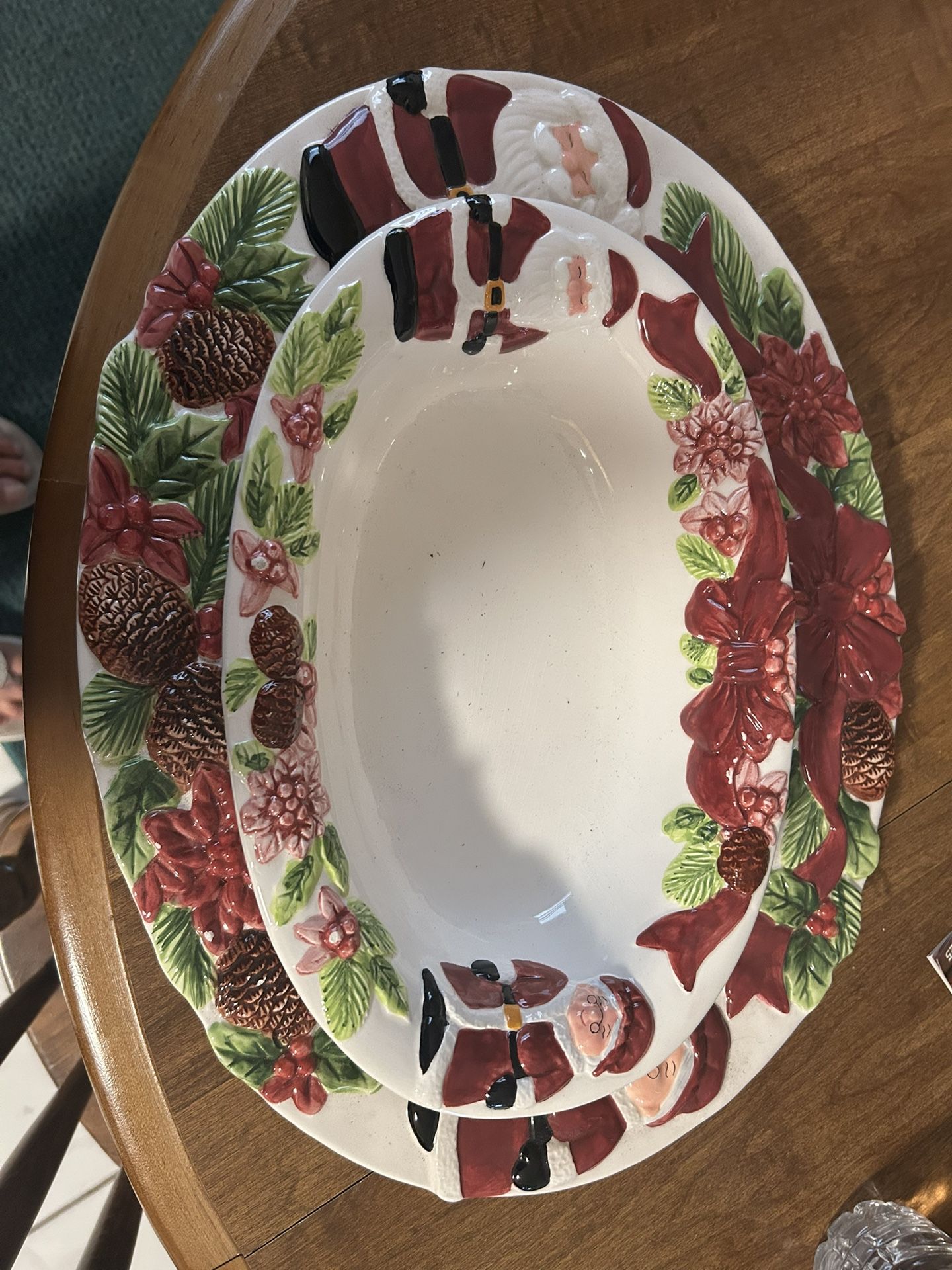 Beautiful Christmas setting platter and bowl no cracks no chips no breaks