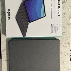 Logi Combo Touch Detachable Keyboard case