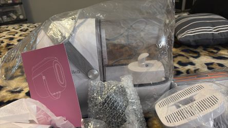 Pet grooming vacuum