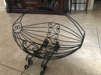 Metal egg shaped basket