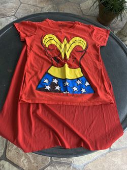 WONDER WOMAN T SHIRT WITH CAPE MED