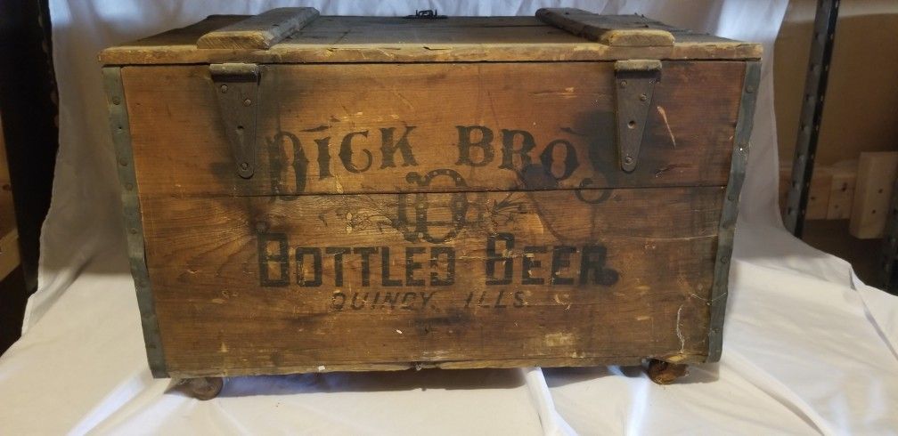 Large Antique Dick Brothers Bottle Crate In Good Condition.