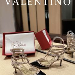 Pointed-toe high-heeled shoes