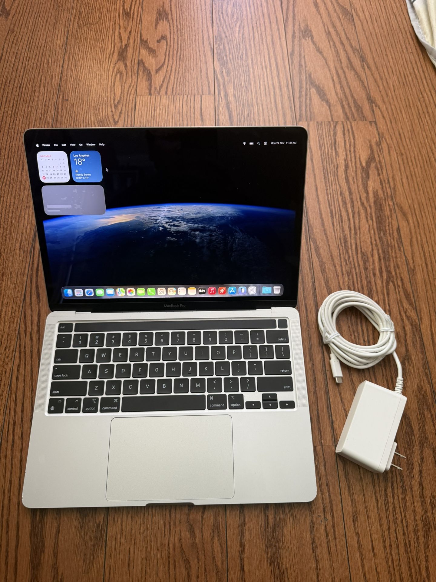 MacBook Pro 13” 2020 M1/8GB RAM/512GB SSD/Fully Functional /Screen issue
