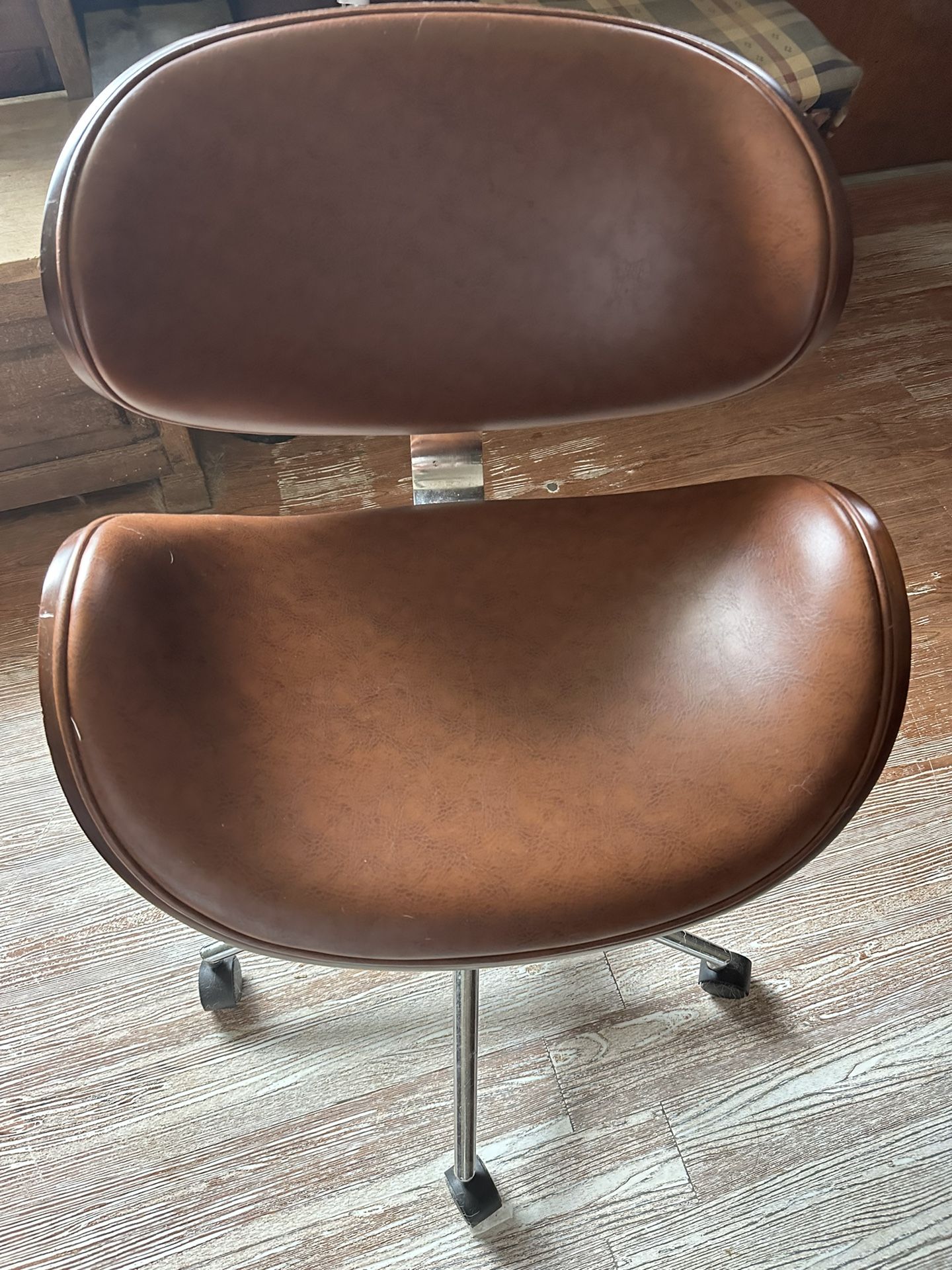 2 Rolling Stools/Chairs