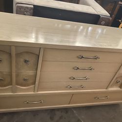 dresser high cuality solid wood 