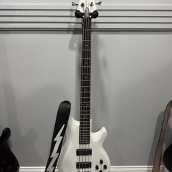 Chester C4 Deluxe Bass Guitar
