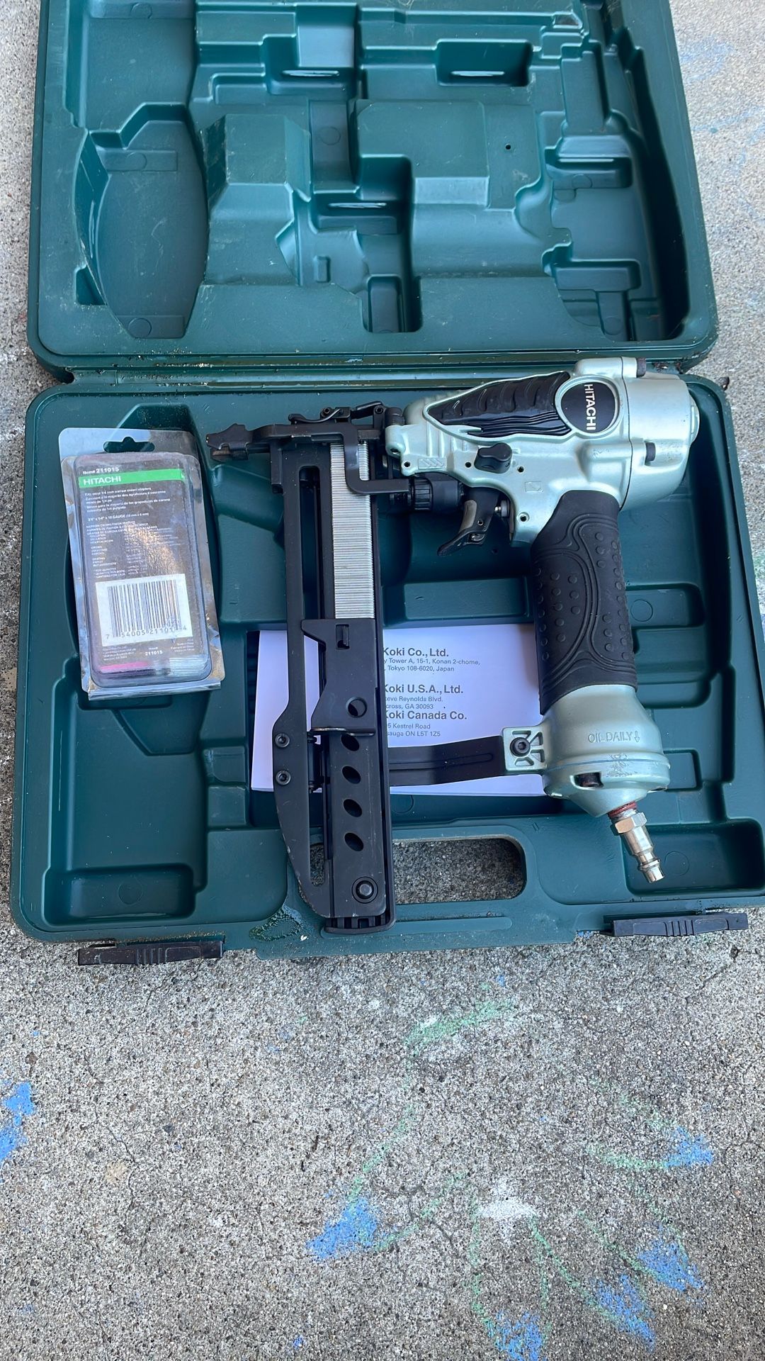Hitachi 18 GUAGE Staple Nail Gun