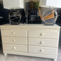 Dresser With Mirror 