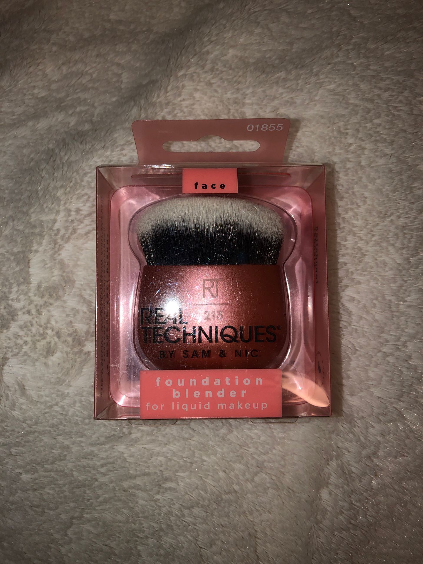 REAL TECHNIQUES FOUNDATION BLENDER