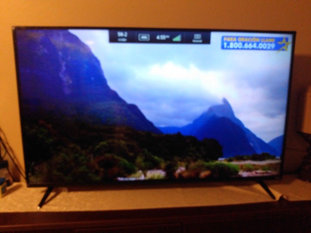 Vizio Smart TV 55" Remote Control Including. In Very Good Condition, trying to find what year it is but I can't find it.